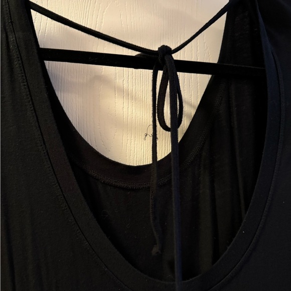 Elegant Black Lace Sleeve Top - Picture 5 of 9